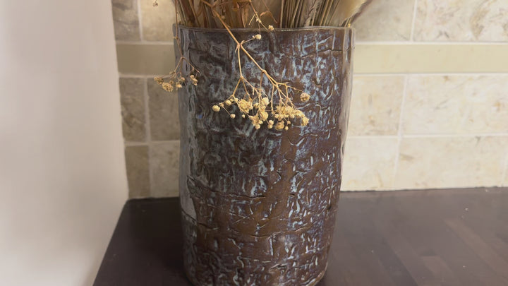 אגרטל קרמיקה גדול בעבודת יד בגווני אדמה וכחול